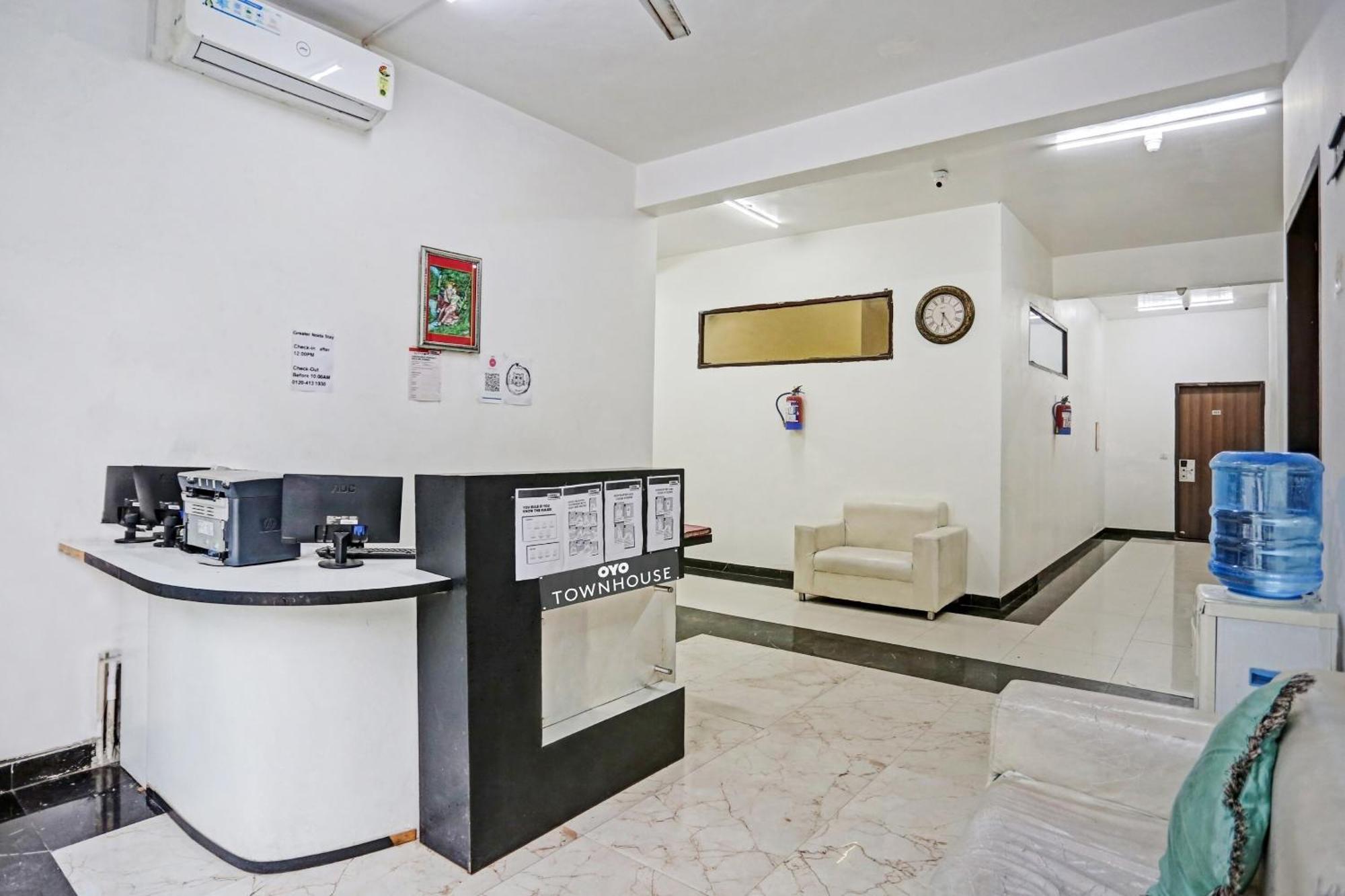 Townhouse Gn Stay Near Gnida Office Metro Station Greater Noida Exterior photo