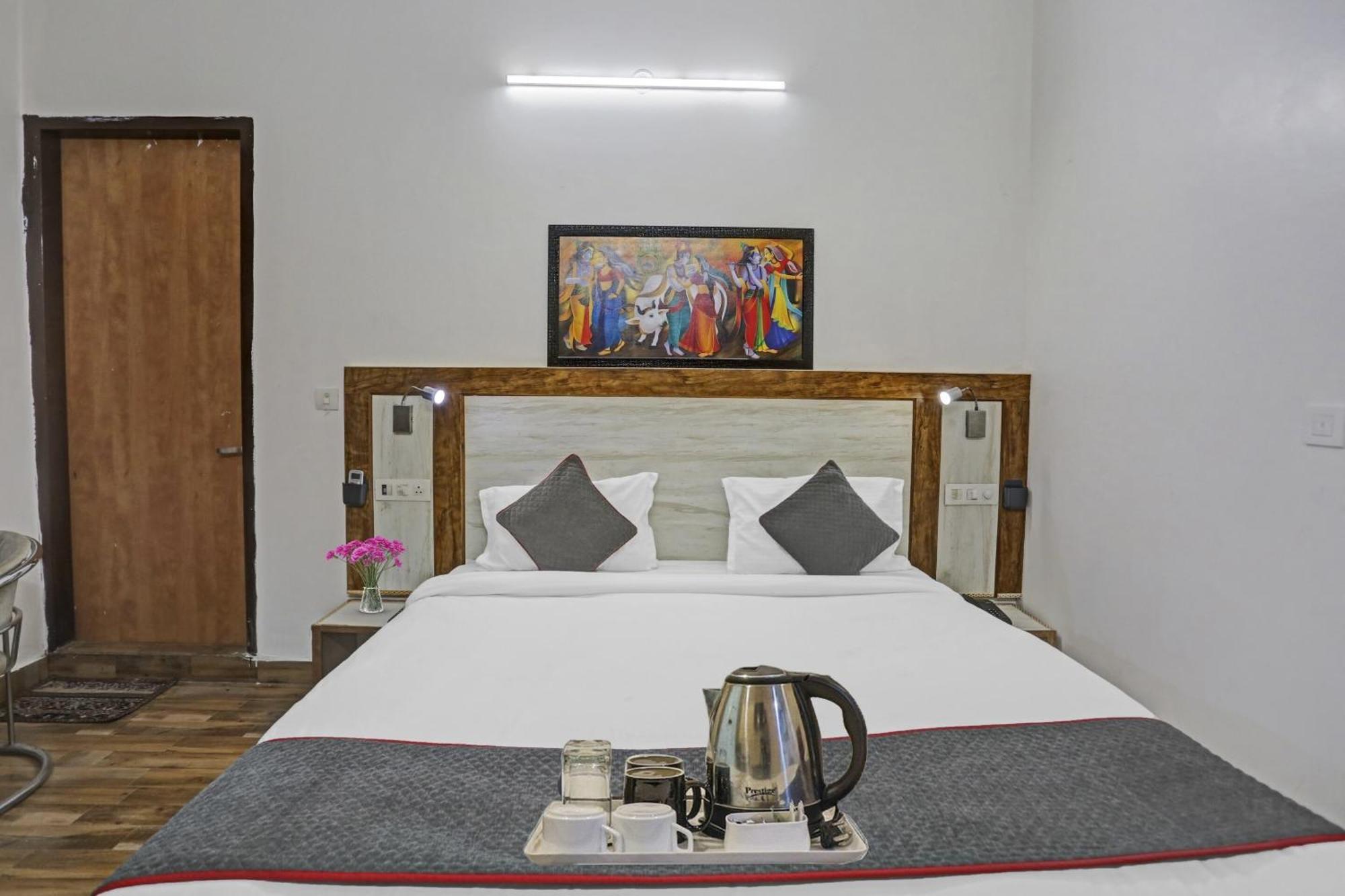 Townhouse Gn Stay Near Gnida Office Metro Station Greater Noida Exterior photo